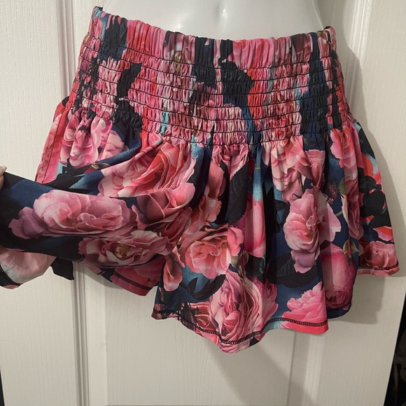 Lululemon floral shorts with built in tight black shorts. Ladies size 4. EUC - Picture 4 of 13